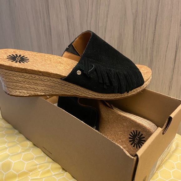 UGG wedge slides - Picture 3 of 6